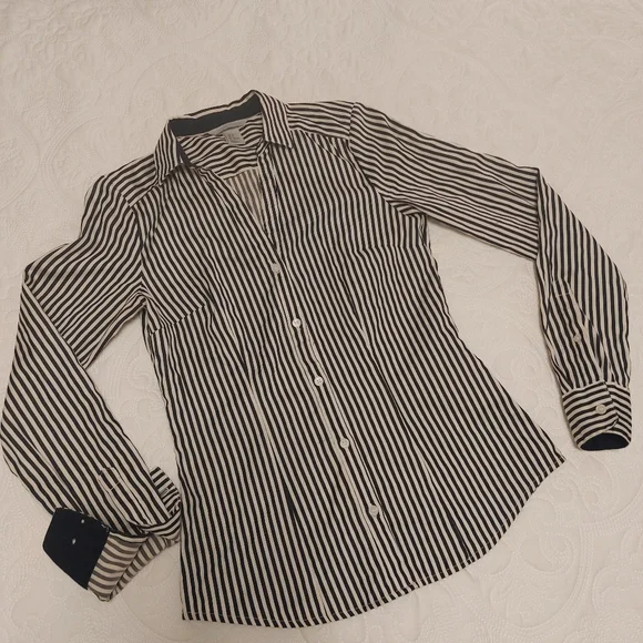 °•Navy + white pin striped blouse•° - Picture 2 of 7